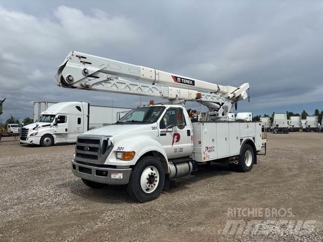 Ford F-750 Piattaforme autocarrate