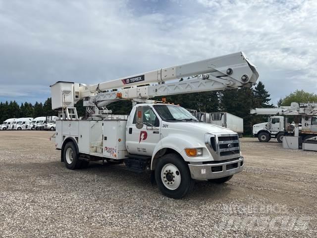 Ford F-750 Piattaforme autocarrate