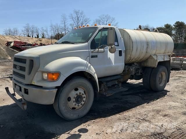 Ford F-750 Autocisterne