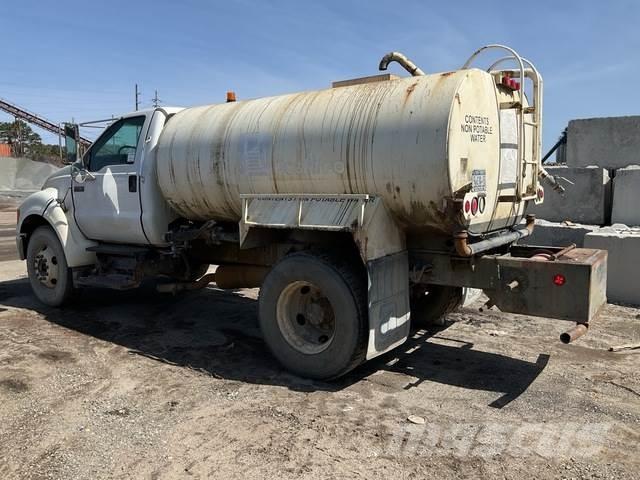 Ford F-750 Autocisterne