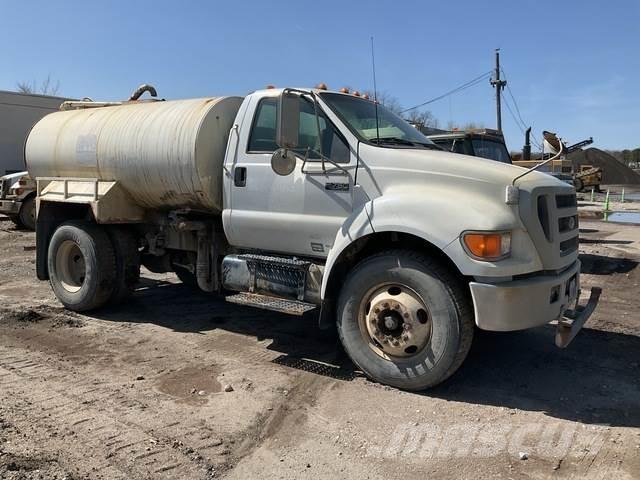 Ford F-750 Autocisterne
