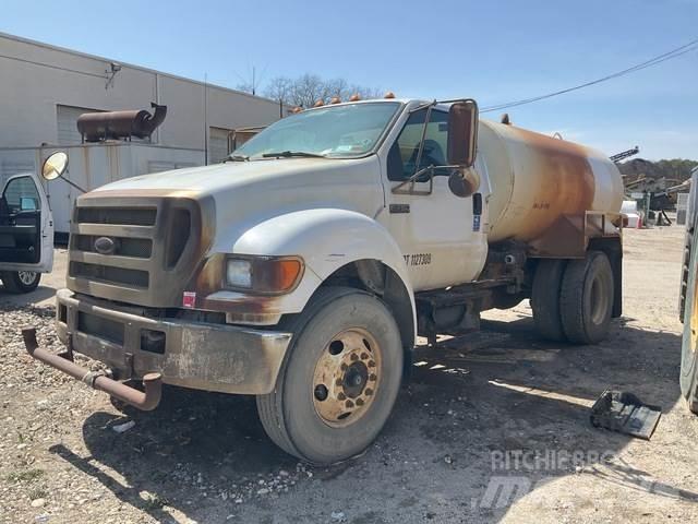 Ford F-750 Autocisterne