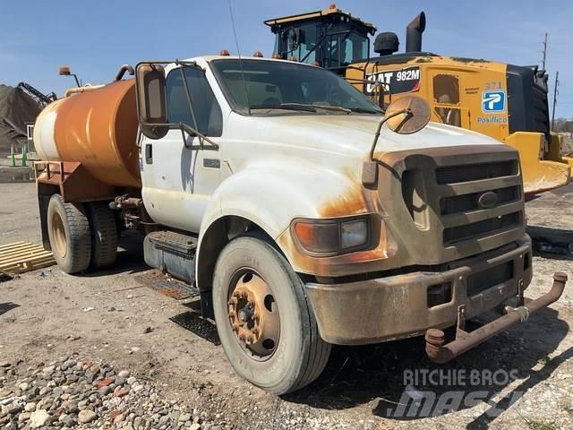 Ford F-750 Autocisterne