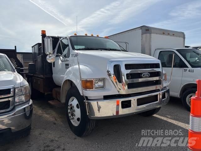 Ford F-750 Camion con sponde ribaltabili