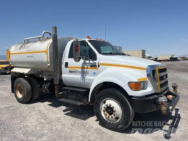 Ford F-750 Autocisterne