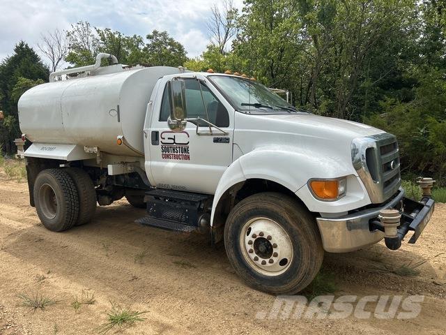 Ford F-750 Autocisterne