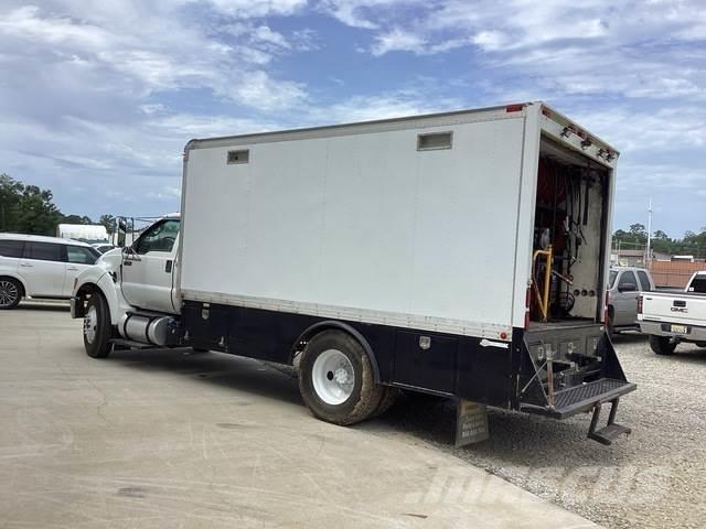 Ford F-750 Cisterna