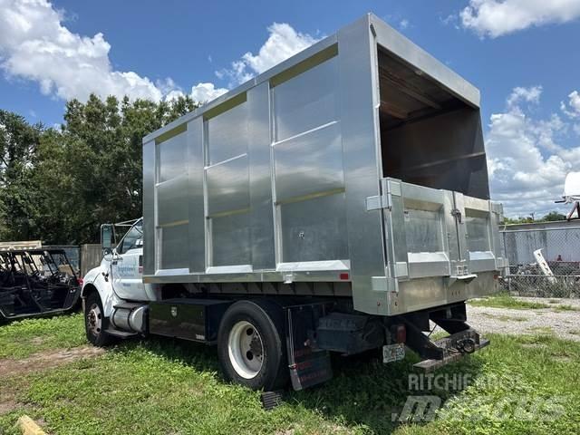 Ford F-750 Autocarri per segatura e cippato