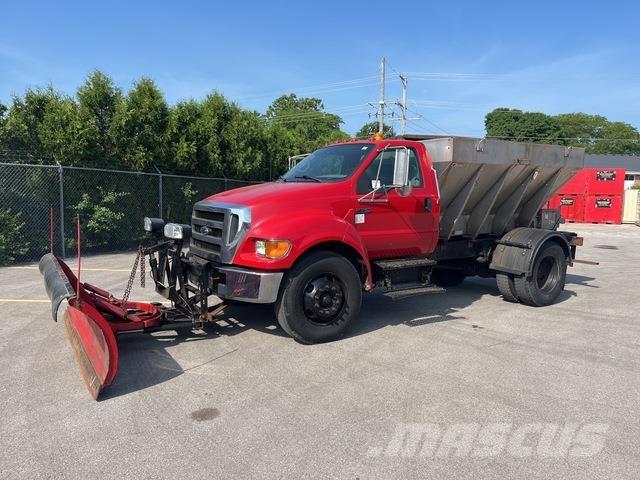 Ford F-750 Lame spazzaneve e aratri
