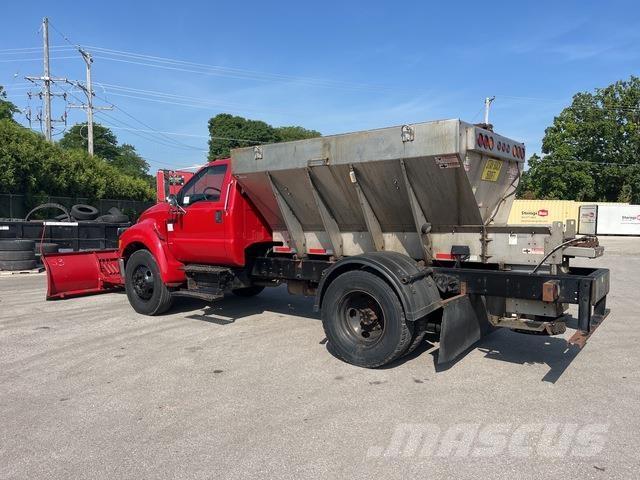 Ford F-750 Lame spazzaneve e aratri