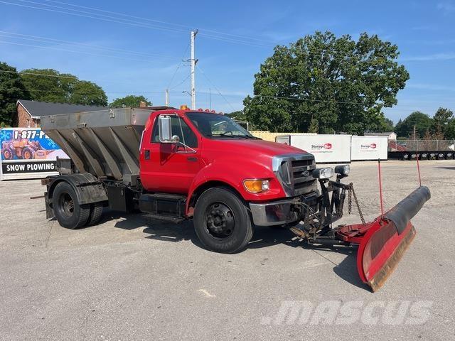Ford F-750 Lame spazzaneve e aratri