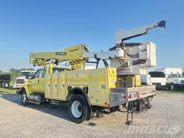 Ford F-750 Piattaforme autocarrate
