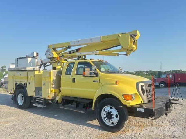Ford F-750 Piattaforme autocarrate