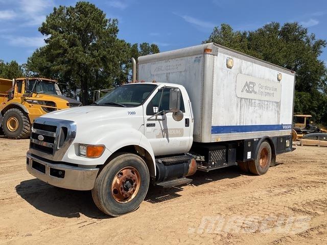 Ford F-750 Cisterna