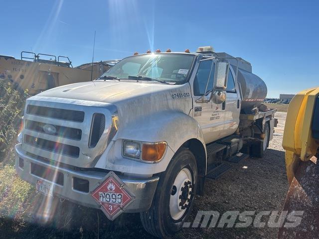 Ford F-750 Cisterna
