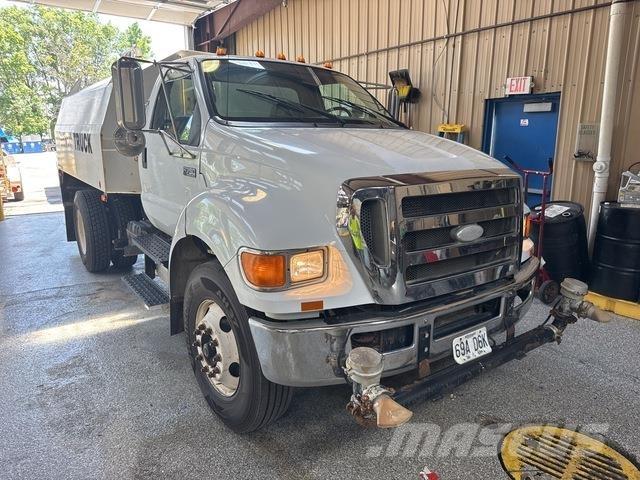 Ford F-750 Autocisterne