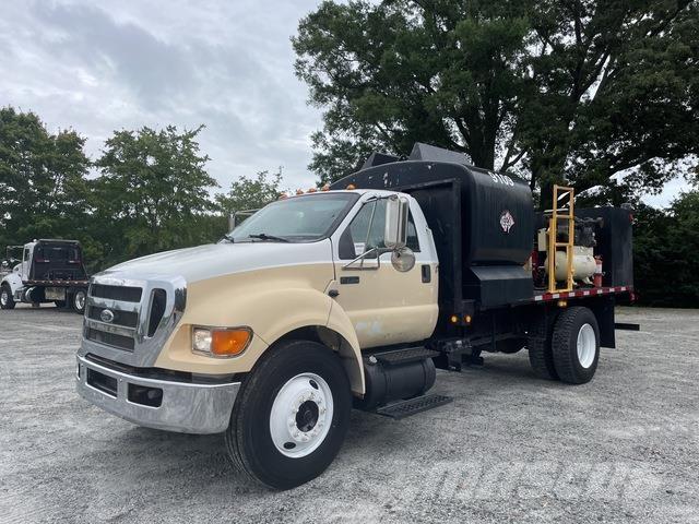 Ford F-750 Cisterna