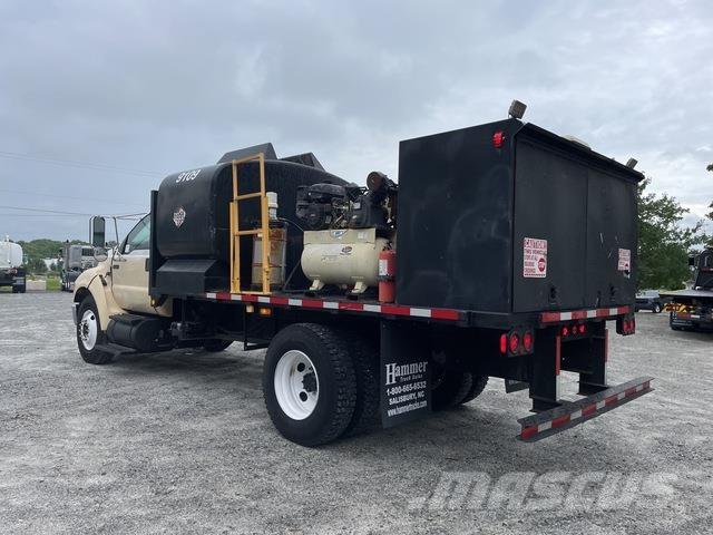 Ford F-750 Cisterna