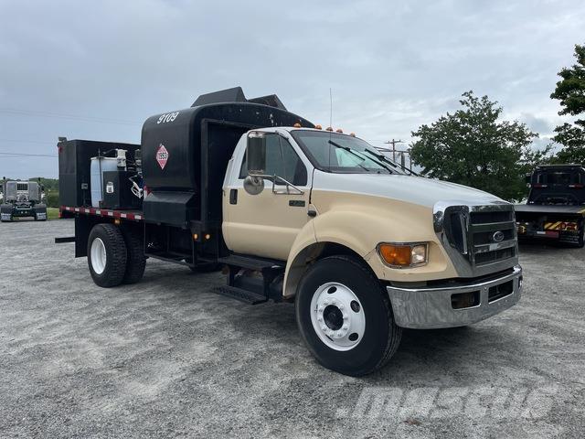 Ford F-750 Cisterna