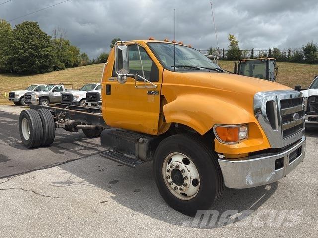 Ford F-750 Cabine e interni