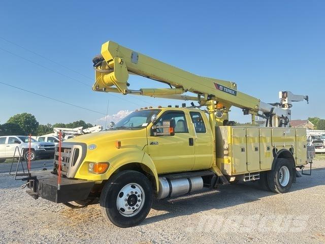 Ford F-750 Piattaforme autocarrate