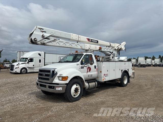 Ford F-750 Piattaforme autocarrate