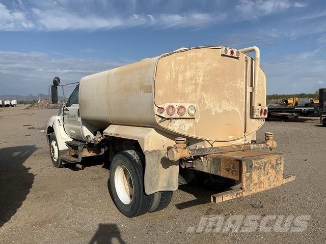 Ford F-750 Autocisterne