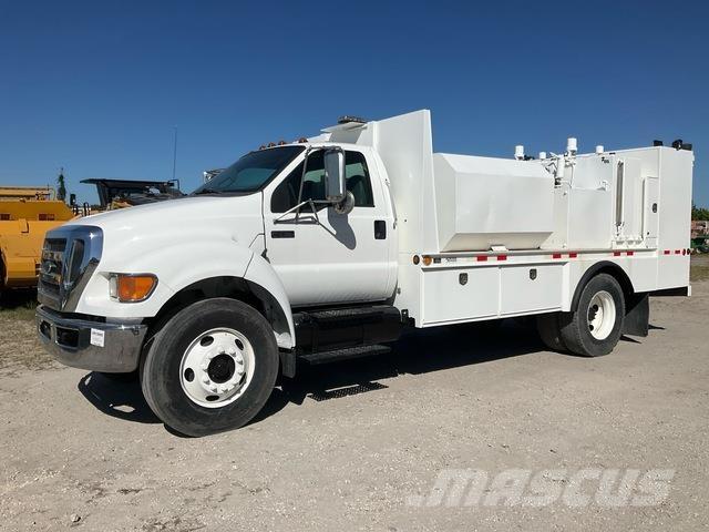 Ford F-750 Cisterna