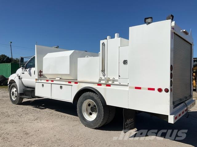 Ford F-750 Cisterna
