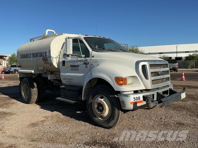 Ford F-750 Autocisterne