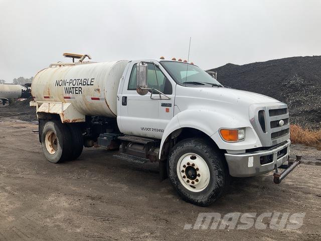 Ford F-750 Autocisterne