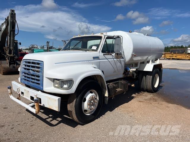 Ford F-800 Autocisterne