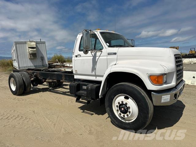 Ford F-800 Cabine e interni