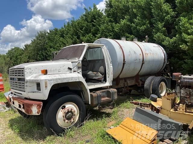 Ford F700 Cisterna
