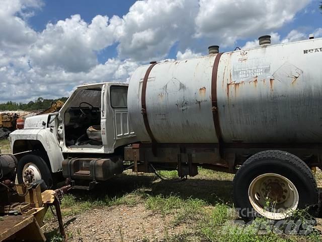 Ford F700 Cisterna