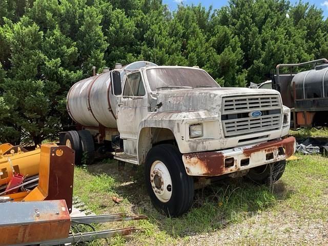 Ford F700 Cisterna