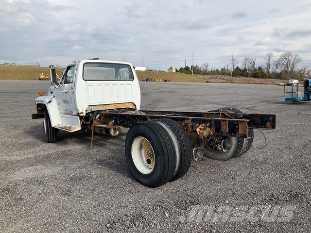 Ford F700 Cabine e interni