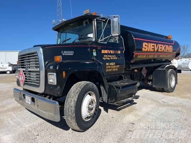 Ford L8000 Cisterna