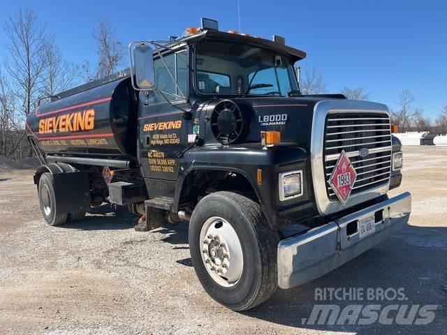 Ford L8000 Cisterna