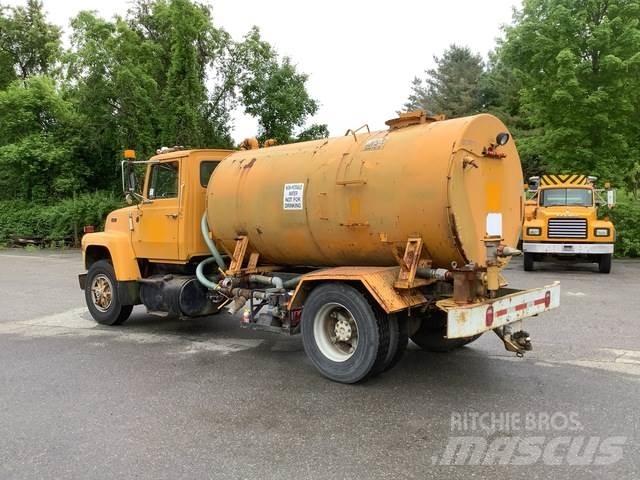 Ford L8000 Autocisterne