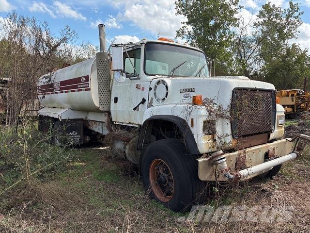 Ford L8000 Autocisterne