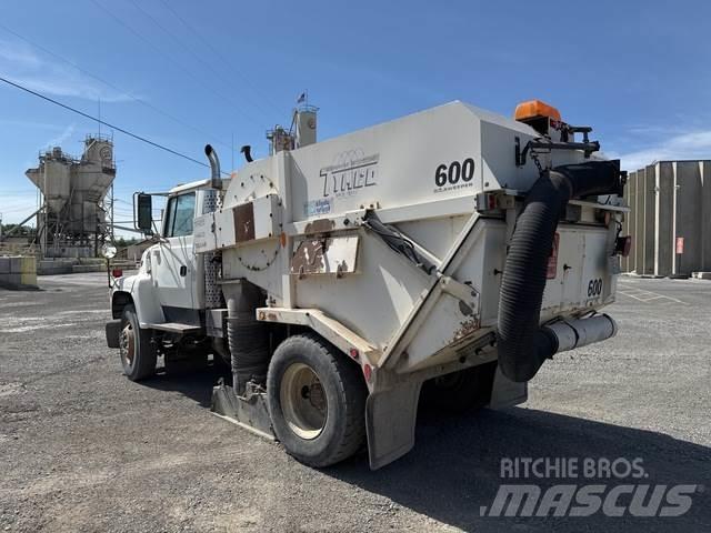 Ford LN7000 Autocarro spazzatrice