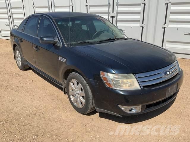 Ford Taurus SE Auto