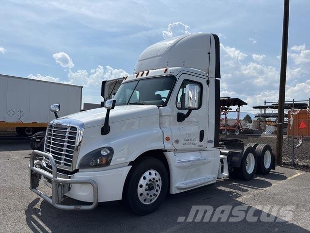 Freightliner  Motrici e Trattori Stradali