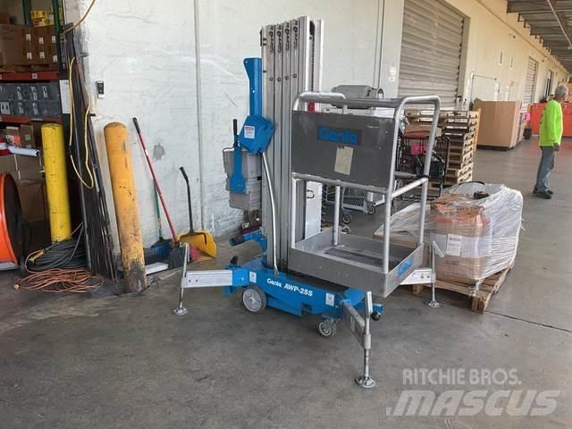 Genie AWP-25S Sollevatori verticali