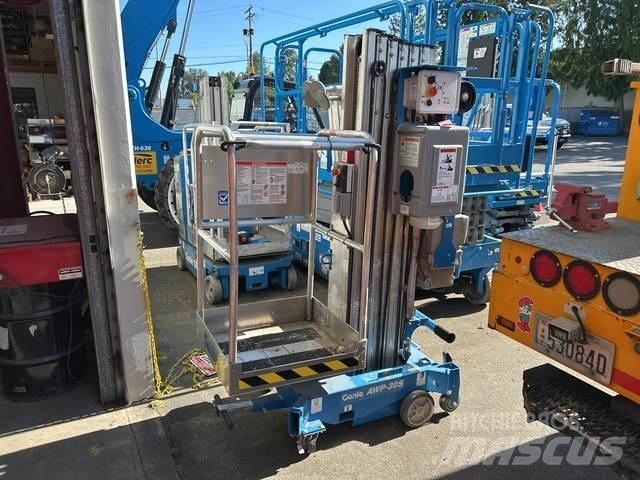 Genie AWP-30S Sollevatori verticali