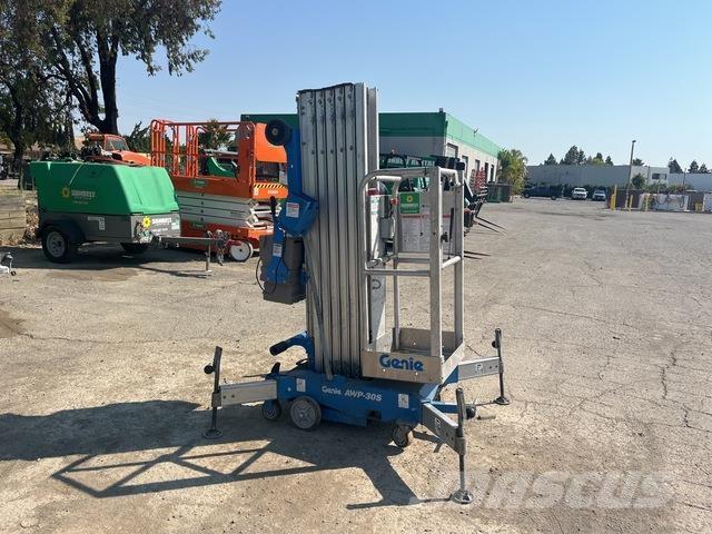 Genie AWP-30S Sollevatori verticali