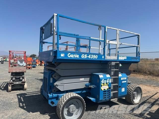 Genie GS-4390 Piattaforme a pantografo