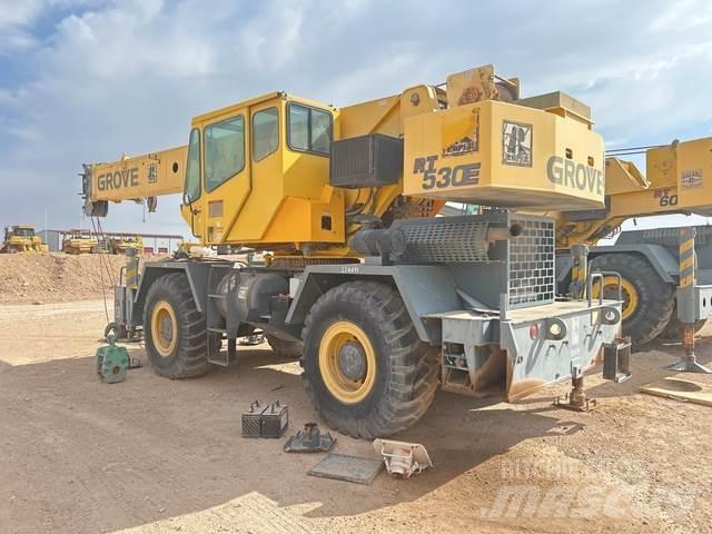 Grove RT530E Gru per terreni difficili