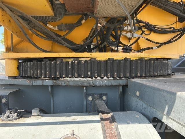 Grove RT700E Gru per terreni difficili